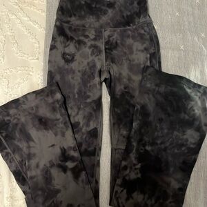 Lululemon Flare Leggings Size 4 Tie Dye